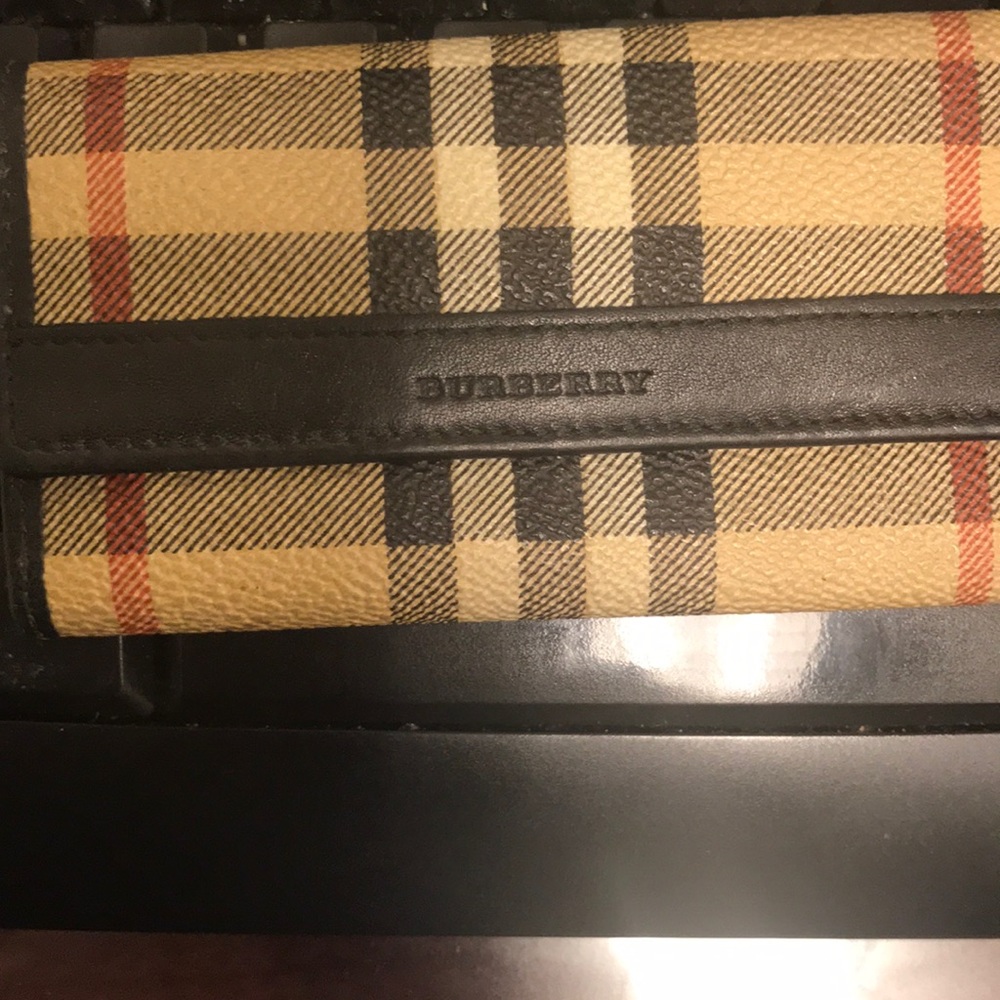 Burberry key holder and wallet